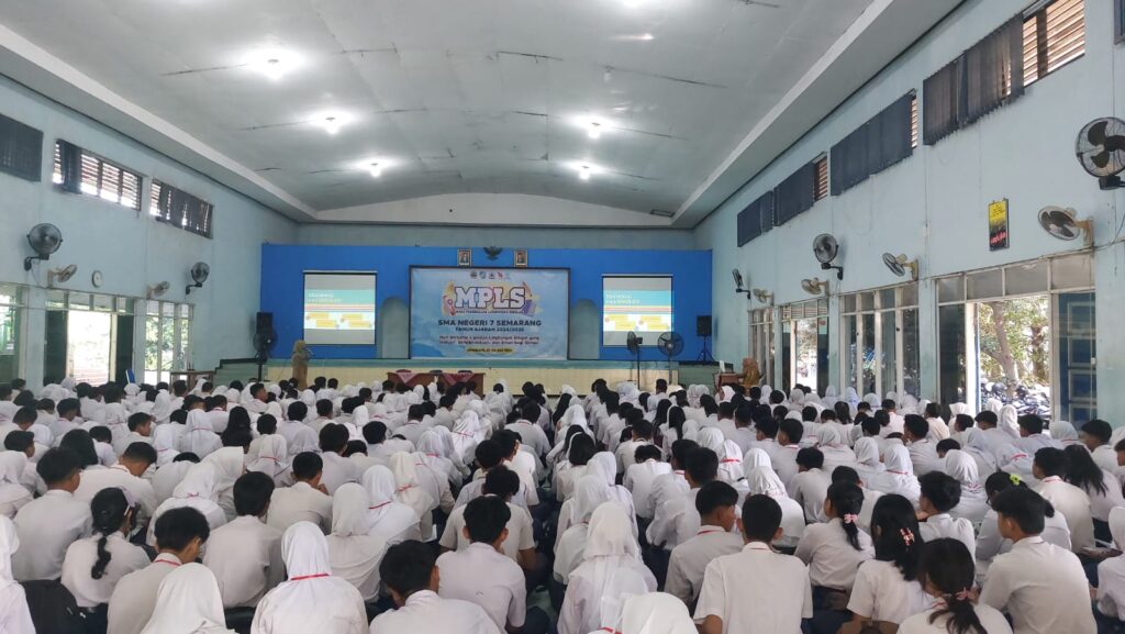 Kegiatan MPLS di Auditorium (Senin, 22/7)