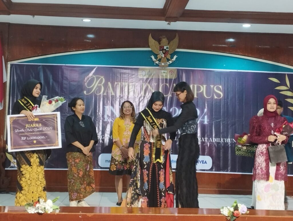 foto lasia pemenang juara putri batik